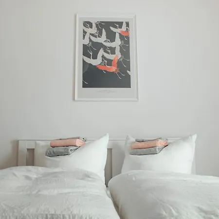 Modern 2 R-apartment/netflix/fitness/billiard