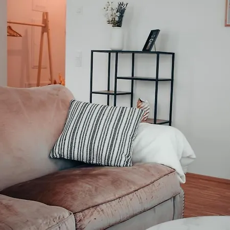 Modern 2 R-apartment/netflix/fitness/billiard Apartment