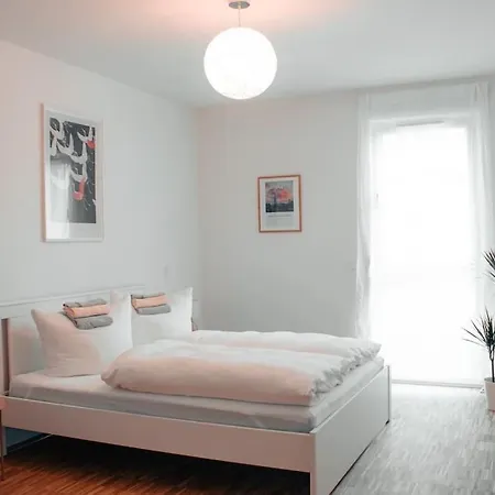 Modern 2 R-apartment/netflix/fitness/billiard Apartment