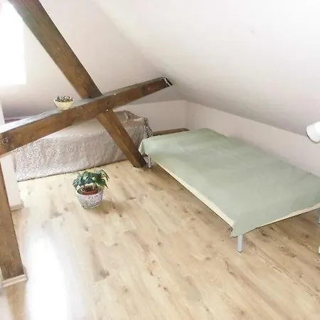 Apartmán Sehr-schoene-4-raum-maisonette-fewo-mit-110qm-balkon-zentral-preiswert-t7