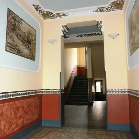 Sehr-schoene-4-raum-maisonette-fewo-mit-110qm-balkon-zentral-preiswert-t7 Apartmán Drážďany