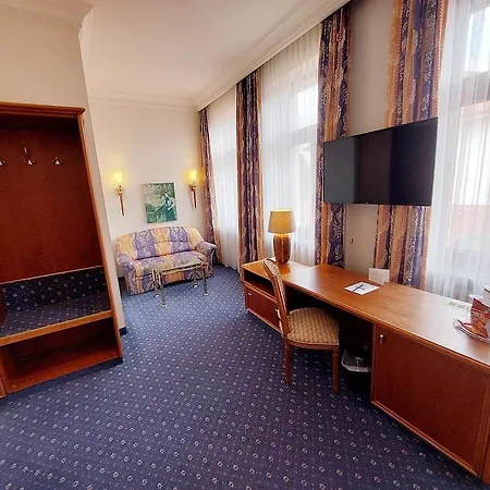 Bayerischer Hof Hotel 4*