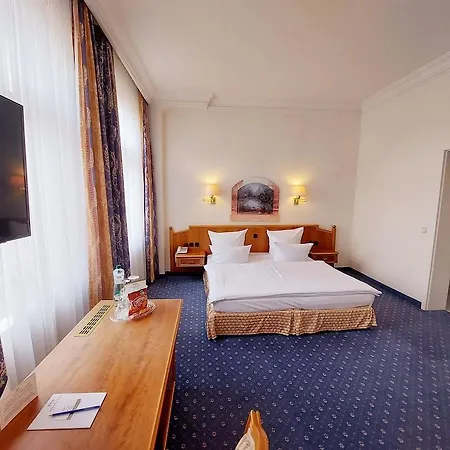 Bayerischer Hof Hotel 4*