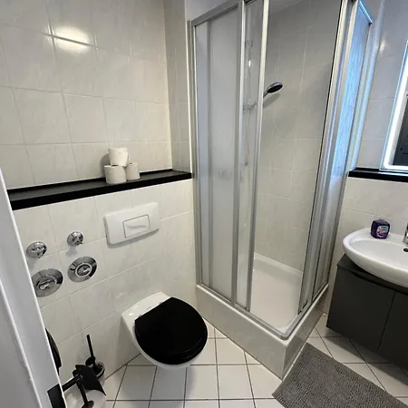 Apartamento Im Zentrum Der Dresdner Neustadt Mit Aussenstellplatz