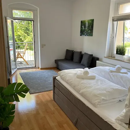 Leuben - Stylisch - Balkon - Kueche Apartment