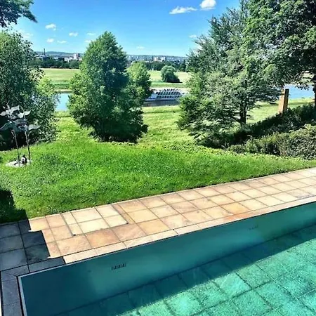 Holiday home Beheizbarer Pool - Zentral & Modern Mit Elbzugang! *