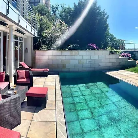 Holiday home Beheizbarer Pool - Zentral & Modern Mit Elbzugang!