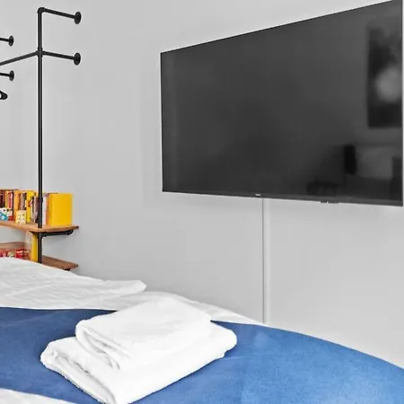 Luxus Im Zentrum Fuer 6 Personen Mit 3 Zimmern, Balkon, Parkplatz, Wlan Dresden