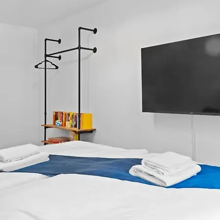 Luxus Im Zentrum Fuer 6 Personen Mit 3 Zimmern, Balkon, Parkplatz, Wlan *