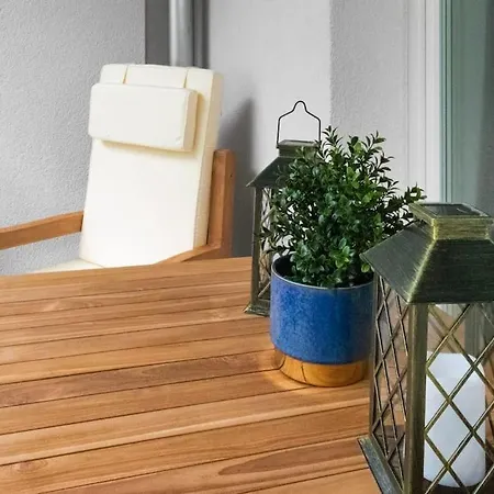 Luxus Im Zentrum Fuer 6 Personen Mit 3 Zimmern, Balkon, Parkplatz, Wlan