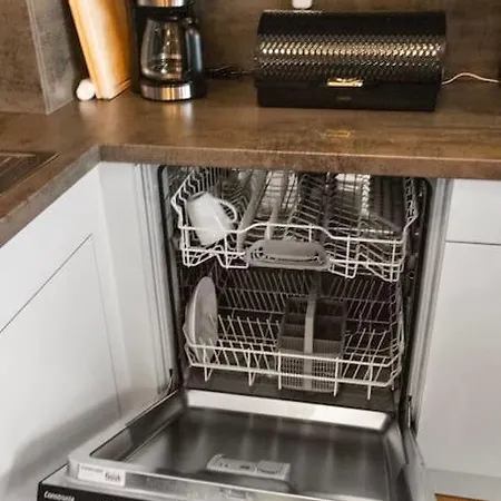 Luxus Im Zentrum Fuer 6 Personen Mit 3 Zimmern, Balkon, Parkplatz, Wlan