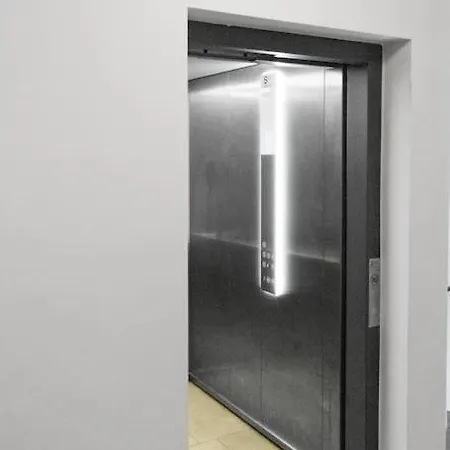 Luxus Im Zentrum Fuer 6 Personen Mit 3 Zimmern, Balkon, Parkplatz, Wlan Dresden