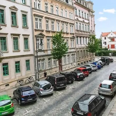 Luxus Im Zentrum Fuer 6 Personen Mit 3 Zimmern, Balkon, Parkplatz, Wlan