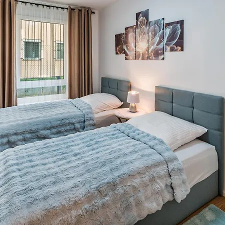 Am Grossen Garten - Terrasse & Parkplatz -8 Personen Apartment *