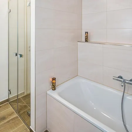 Apartment Am Grossen Garten - Terrasse & Parkplatz -8 Personen Dresden