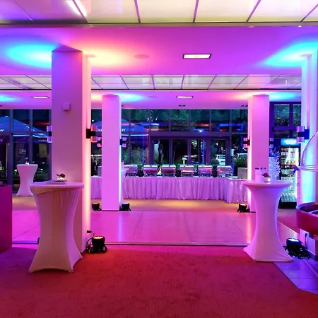 Courtyard By Marriott
