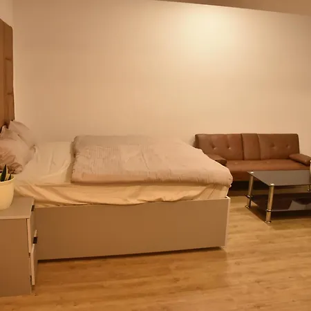 4 Apartment *