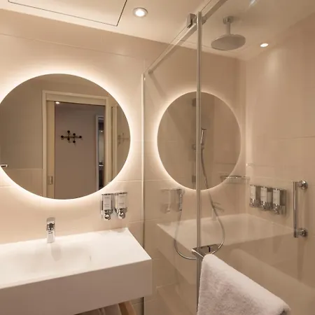 Hampton By Hilton Centre Hotel 3*