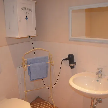 Adele - Gastezimmer Und Am Elberadweg Apartment Dresden
