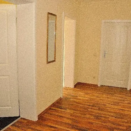 3-raum-fewo-dresden-zentrum-balkon-blick-auf-altstadt-l10 Apartment *