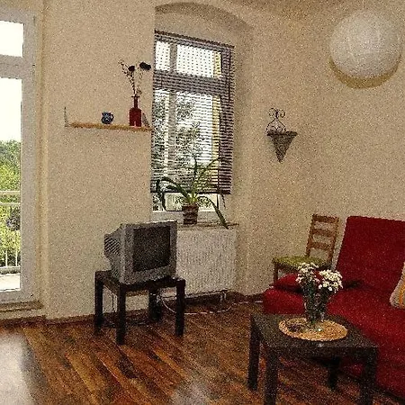 3-raum-fewo-dresden-zentrum-balkon-blick-auf-altstadt-l10 Apartment *