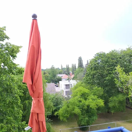 Appartamento Helles Mit Balkon Am Grossen Garten Nahe Stadtzentrum