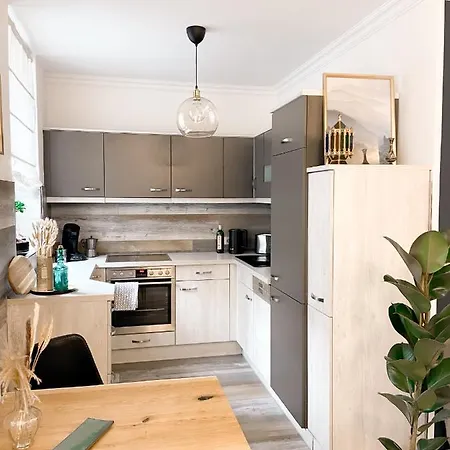 New Deluxe In Quiet Back House Apartment Dresden