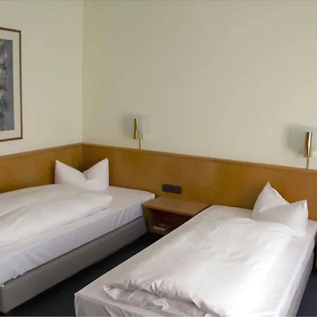 Am Terrassenufer 4*