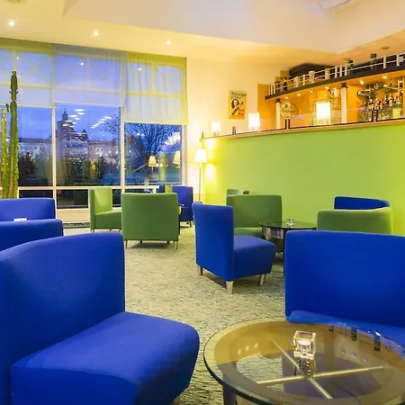 Hotel Am Terrassenufer 4*