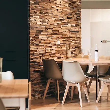 Tip! Toplage In Dresden! Moderne 100 Qm Fuer Familien Und Kleine Gruppen * Dresde