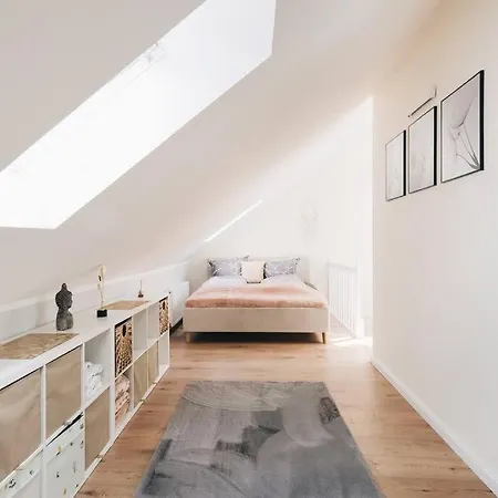 Apartamento Tip! Toplage In Dresden! Moderne 100 Qm Fuer Familien Und Kleine Gruppen *