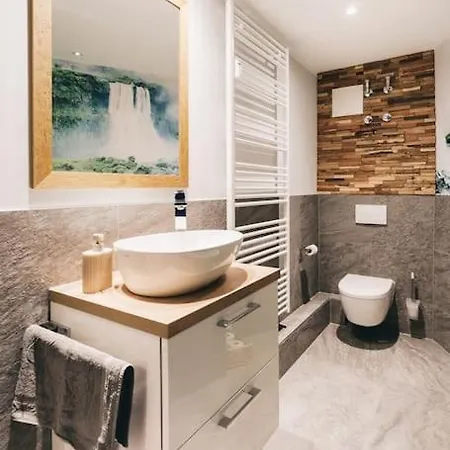 Tip! Toplage In Dresden! Moderne 100 Qm Fuer Familien Und Kleine Gruppen Dresde