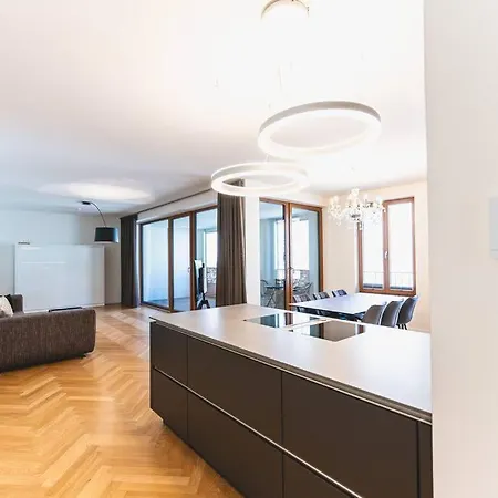 Tip! 120 Qm Direkt Am Neumarkt Apartment *