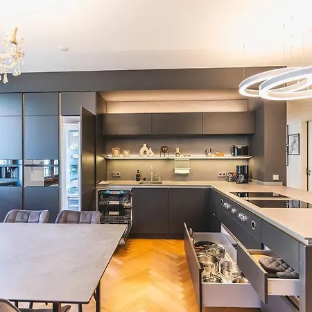Tip! 120 Qm Direkt Am Neumarkt Apartment *