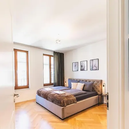 Apartment Tip! 120 Qm Direkt Am Neumarkt