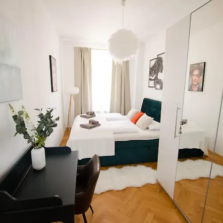 Appartamento Casarina - Stilvoller Altbau In Zentraler Lage Dresda