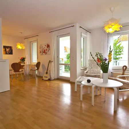 Kakadu Laubegast Wlan Tv Fahrrad Dresden