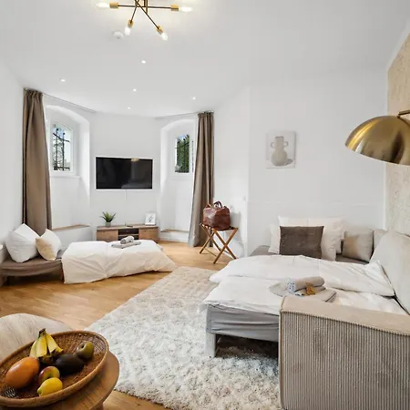 Wiener Palais Am Grossen Garten, Arbeitsplatz, Familie, 7 Pers, Smart-tv * Dresden