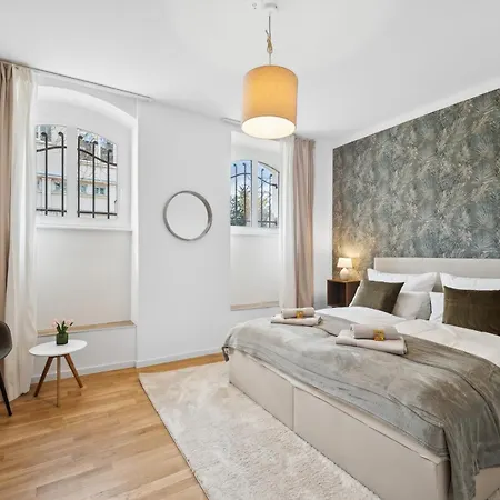 Wiener Palais Am Grossen Garten, Arbeitsplatz, Familie, 7 Pers, Smart-tv * Dresden