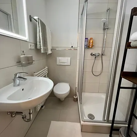 An Der Elbe Mit Balkon, Kueche Und Netflix Dresden