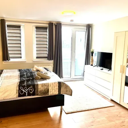 Apartment An Der Elbe Mit Balkon, Kueche Und Netflix