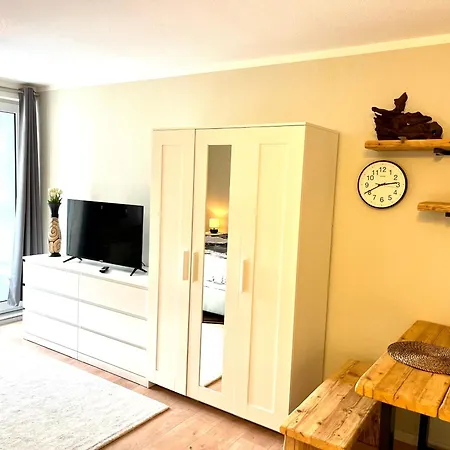 An Der Elbe Mit Balkon, Kueche Und Netflix Dresden