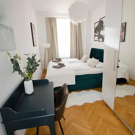 Casarina - Stilvoller Altbau In Zentraler Lage Appartamento