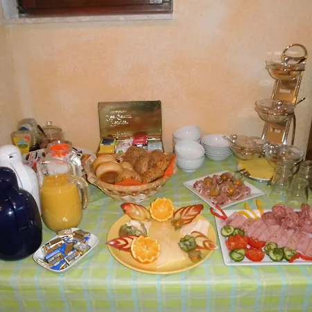 Guest house Zu Altpieschen 3*
