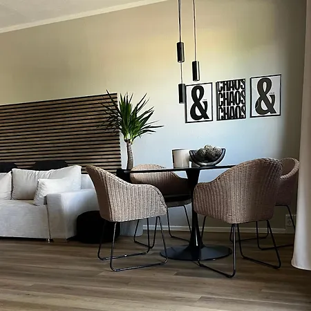Leubnitz Apartment *