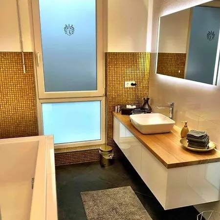 Beheizbarer Pool - Zentral & Modern Mit Elbzugang! Casa vacanze