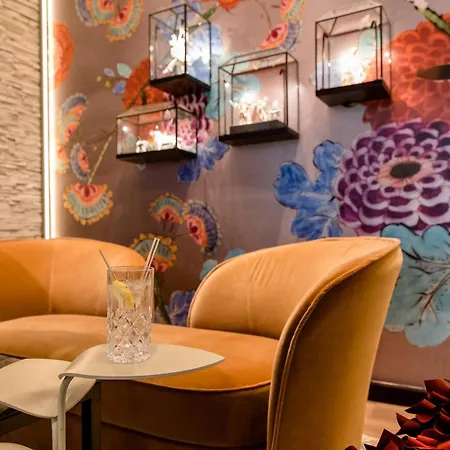 Otel One Am Zwinger 3*