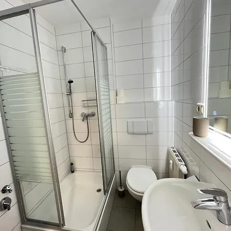 Apartment An Der Elbe Mit Balkon, Kueche Und Netflix Dresden