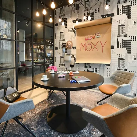 Moxy Neustadt Hotell