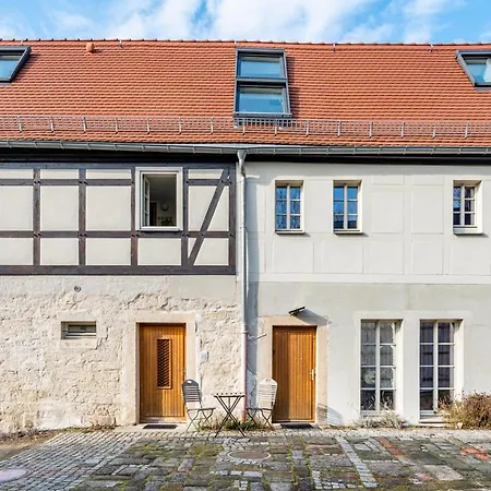 In Dresden-wachwitz Apartment *